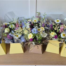 fwthumbColourful Summer Bridal Bouquets.jpg